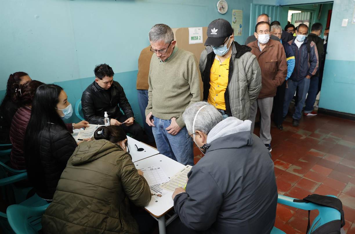 Los comicios se realizan en calma y con la masiva participación de los colombianos, que eligen al sucesor del actual presidente Iván Duque. 