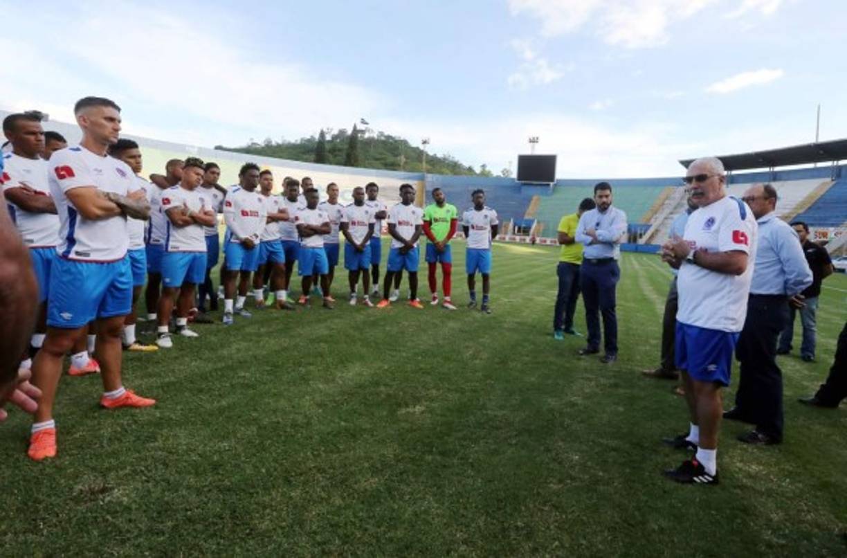 Manuel Keosseián vivió su primer día como entrenador del Olimpia tras ser nombrado en reemplazo de Nahún Espinoza. Así fue el agitado jueves.