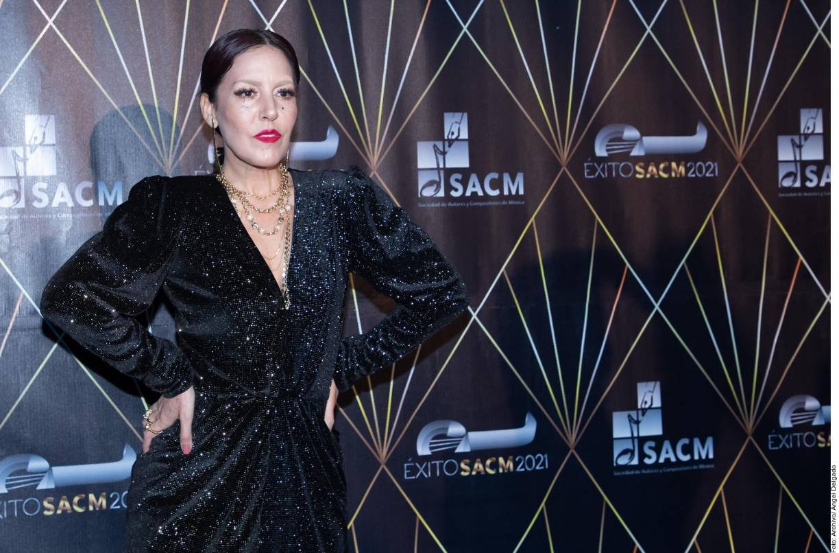 Asimismo, en sus Insta Stories, Salas acompañó su imagen y mensaje de la canción “Feeling Good”, de Nina Simone.