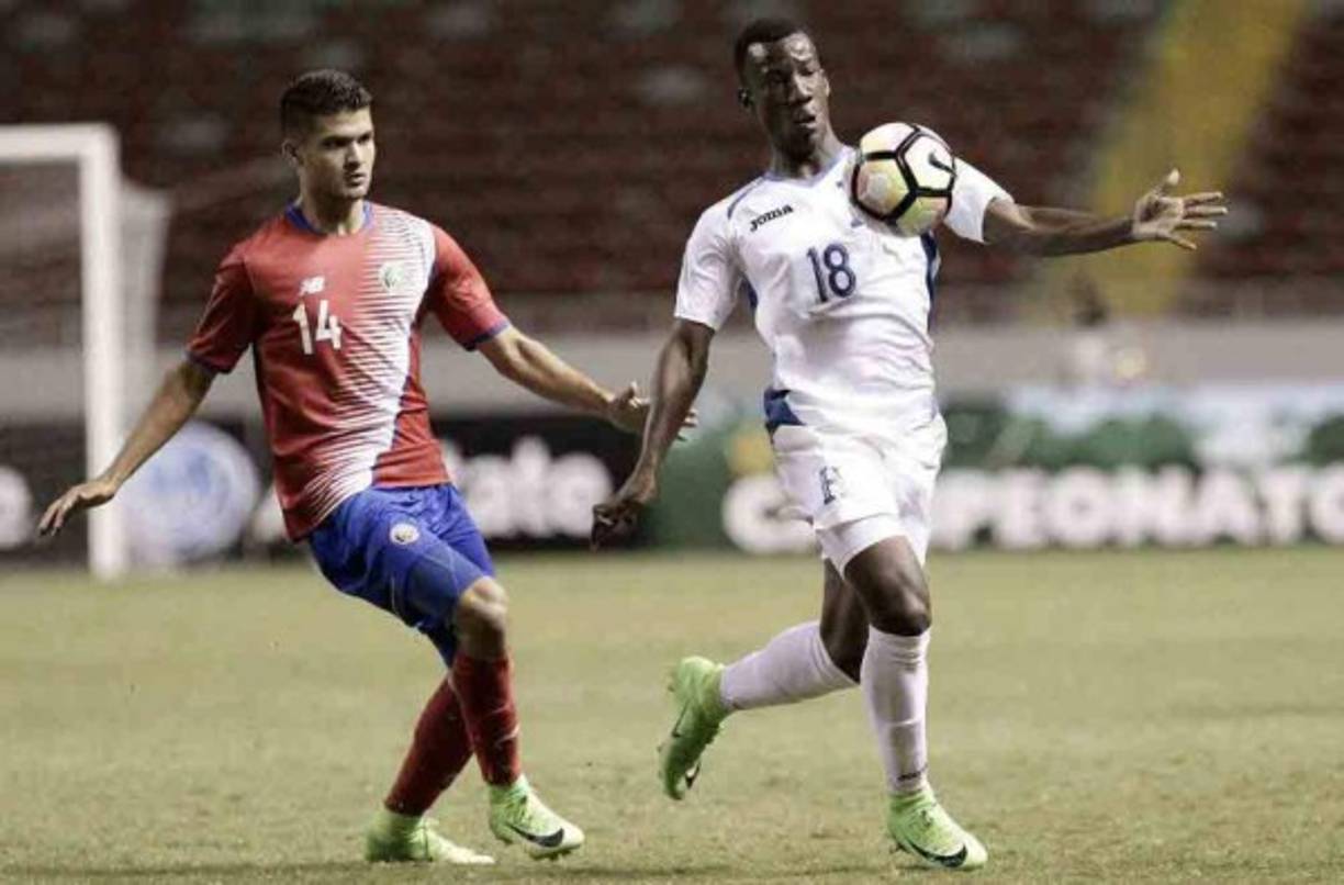 El delantero Darixon Eniel Vuelto retornó a Honduras después de su intermitente participación con el Tenerife de la segunda división de España, donde no continuará porque no llegó a un acuerdo con la directiva. Los clubes Olimpia, Motagua y Marathón han entrado en pelea por ficharle.