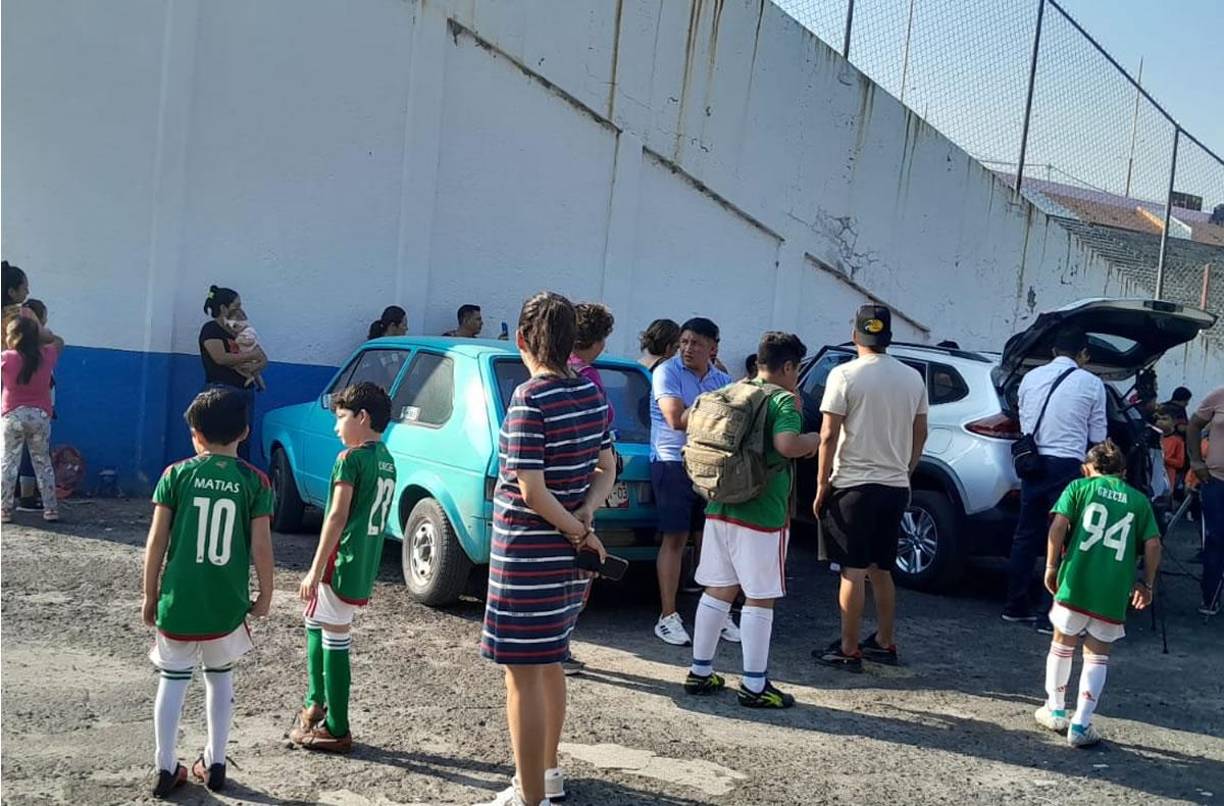 Vestidos con la camiseta de México y los colores de otros clubes, estos chicos la pasaron a lo grande junto a los jugadores de la Selección de Honduras en el estadio Mariano Matamoros.