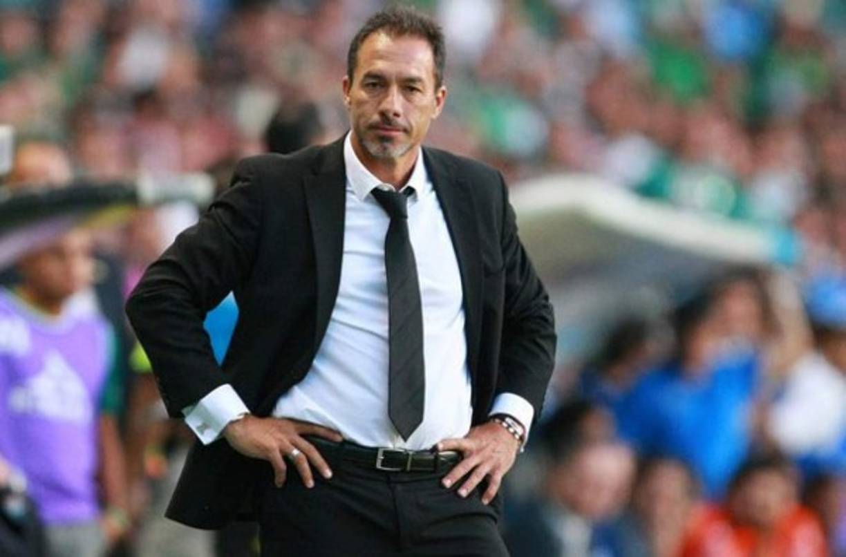 Gustavo Matosas: El entrenador uruguayo es el candidato más fuerte para tomar las riendas de la selección de Honduras. Ya se habría reunido con algunos directivos hondureños. Ha dirigido a clubes como el América, León, Atlas en México, además del Peñarol, Danubio, Cerro Porteño etc.