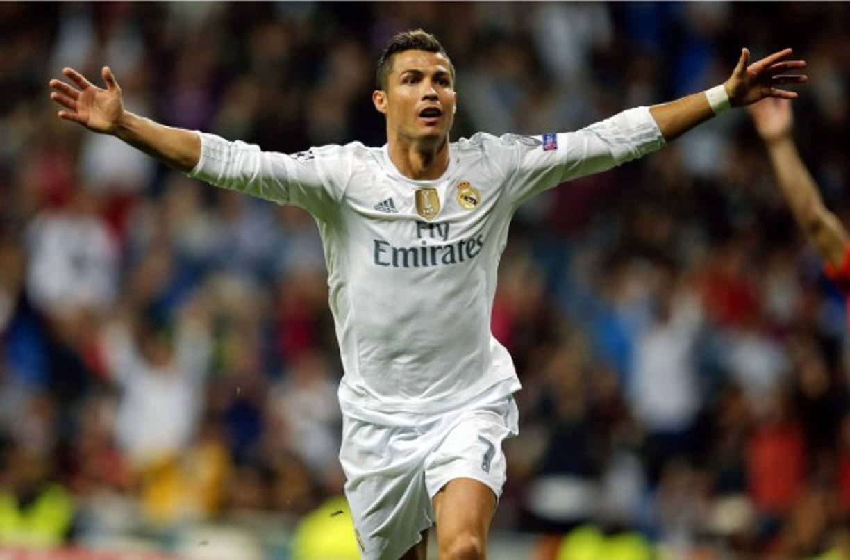 Nº1 Cristiano Ronaldo es el mejor pagado de todos. Cobra al año 72,5 millones de euros. Contando con la ficha del Real Madrid, los patrocinios y derechos de imagen y su línea de ropa interior.