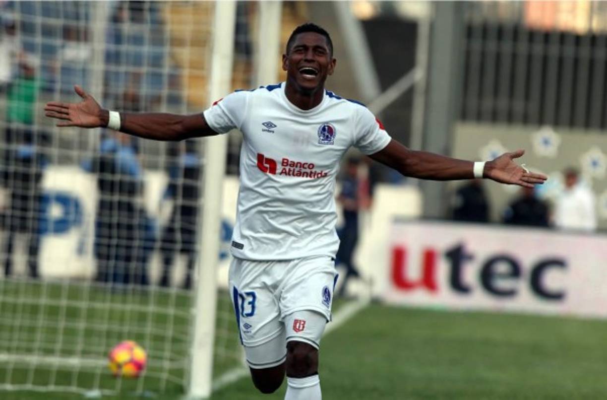 El entrenador del Olimpia, Nahún Espinoza, informó que en los próximos días se decidirá el futuro de Carlo Costly. 'Vamos a ver el tema Carlo Costly porque quiero arrancar con todo el plantel desde el primer día'.