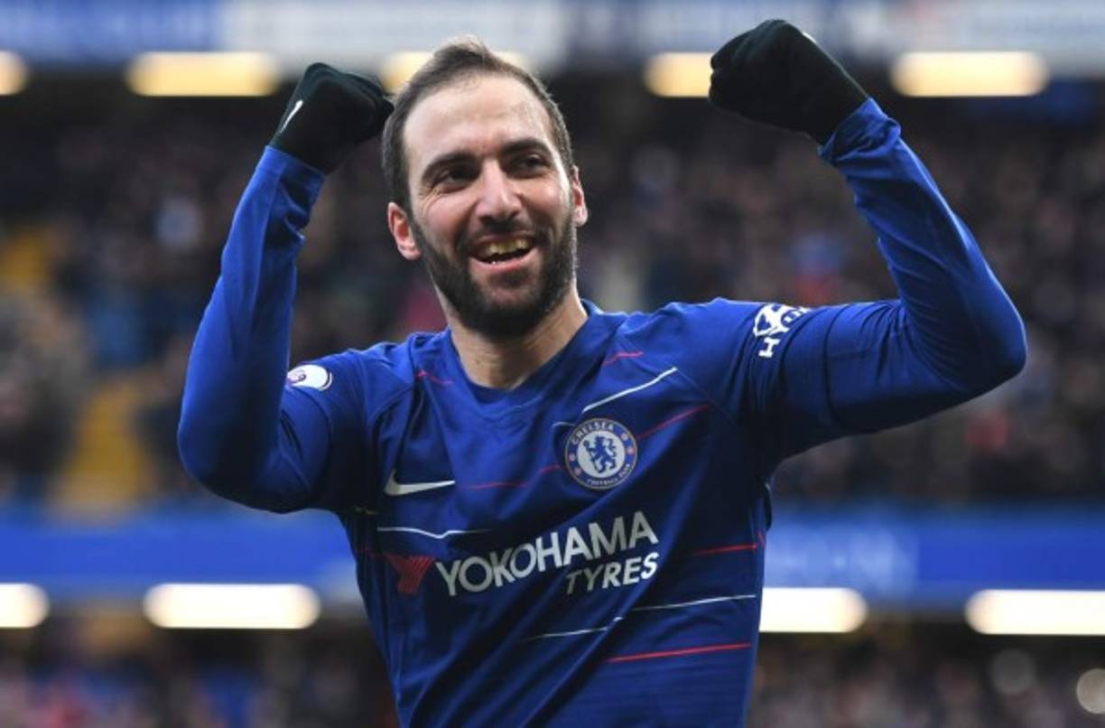 En Inglaterra dan por hecho que el Chelsea no ejercerá la opción de mantener cedido a Gonzalo Higuaín durante una temporada más y por supuesto, tampoco ejercerá su opción de compra. El delantero argentino deberá regresar a la Juventus de Cristiano Ronaldo.