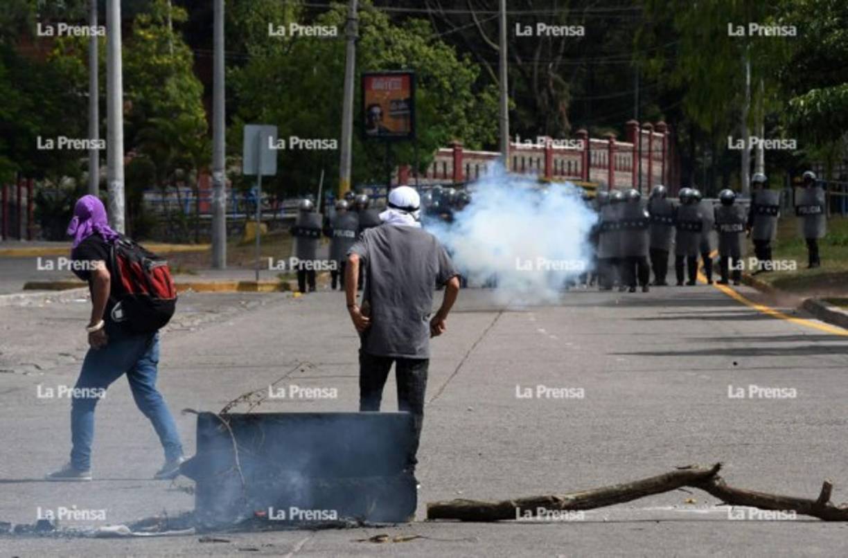 Según los supuestos estudiantes de la Ciudad Universitaria la toma se debe a que consideran ilegales los resultados de las elecciones pasadas.