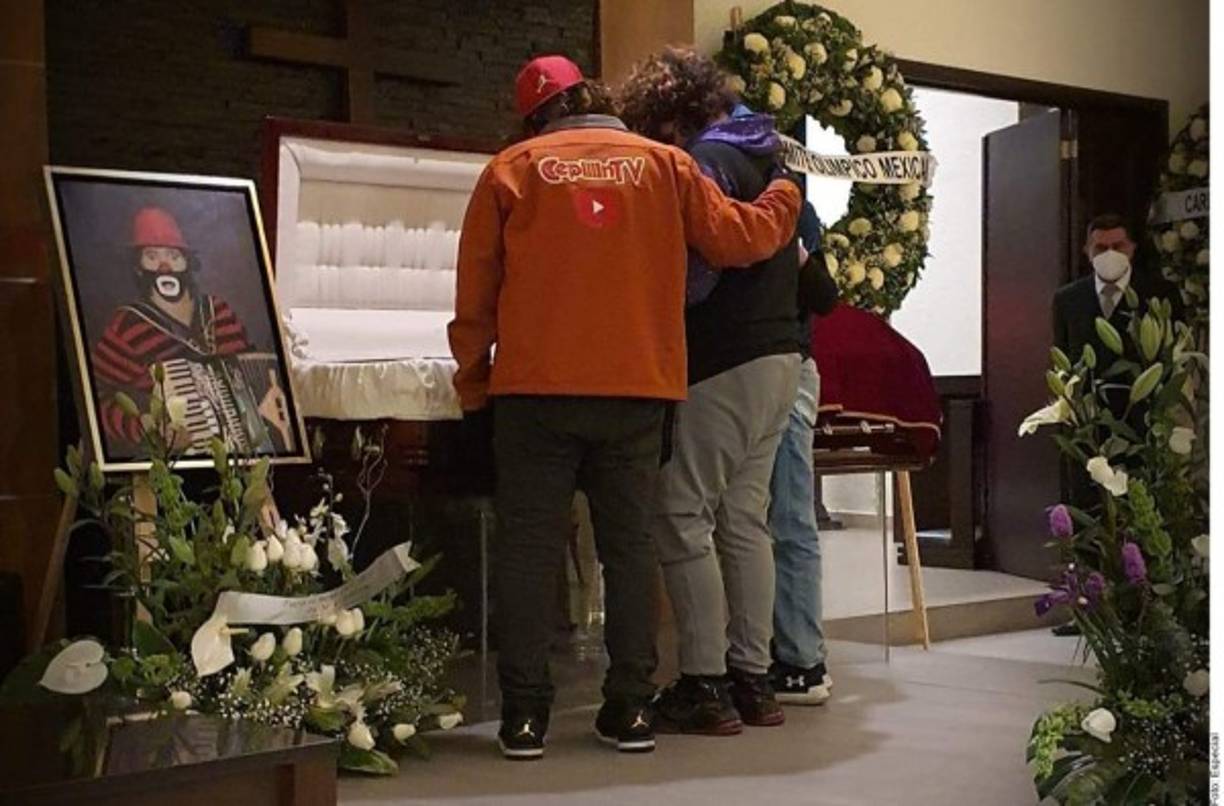 'Ahora sí que estamos muy agradecidos con la gente, con todos, con quienes llegaron a darle su último adiós a las capillas Gayosso Santa Mónica', indicó.