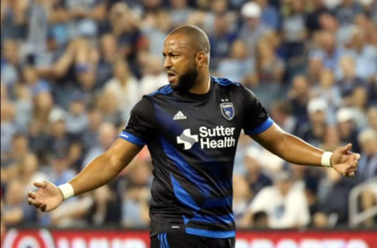 Víctor 'Muma' Bernárdez está muy cerca de convertirse en nuevo jugador del Olimpia. El defensa hondureño regresará a la Liga Nacional.