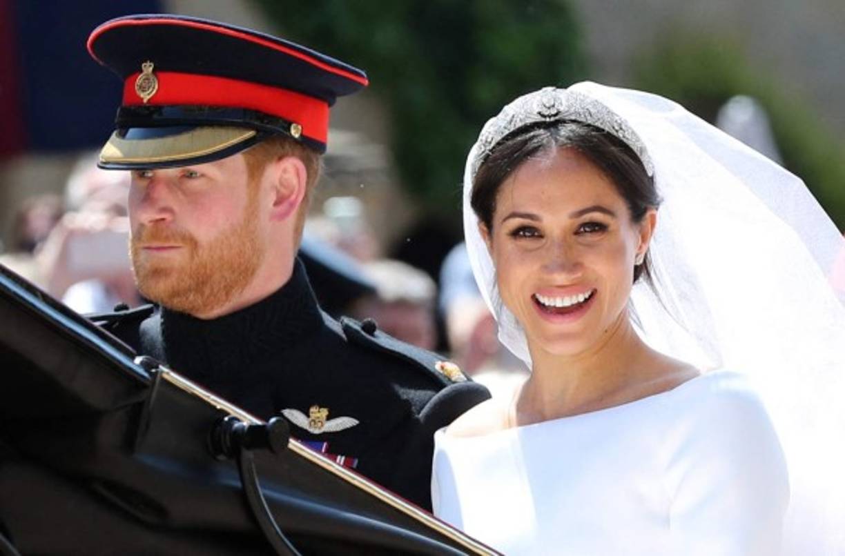 'Nos casamos tres días antes de la boda': 'Tres días antes de nuestra boda, nos casamos. Nadie lo sabe ... Llamamos al Arzobispo y le dijimos: 'Este es un espectáculo para el mundo, pero queremos nuestra unión entre nosotros', dijo Meghan. Según la iglesia de Inglaterra, una pareja que ya está casada no puede optar por volver a casarse, a menos que exista alguna duda sobre la validez del matrimonio anterior.<br/><br/>