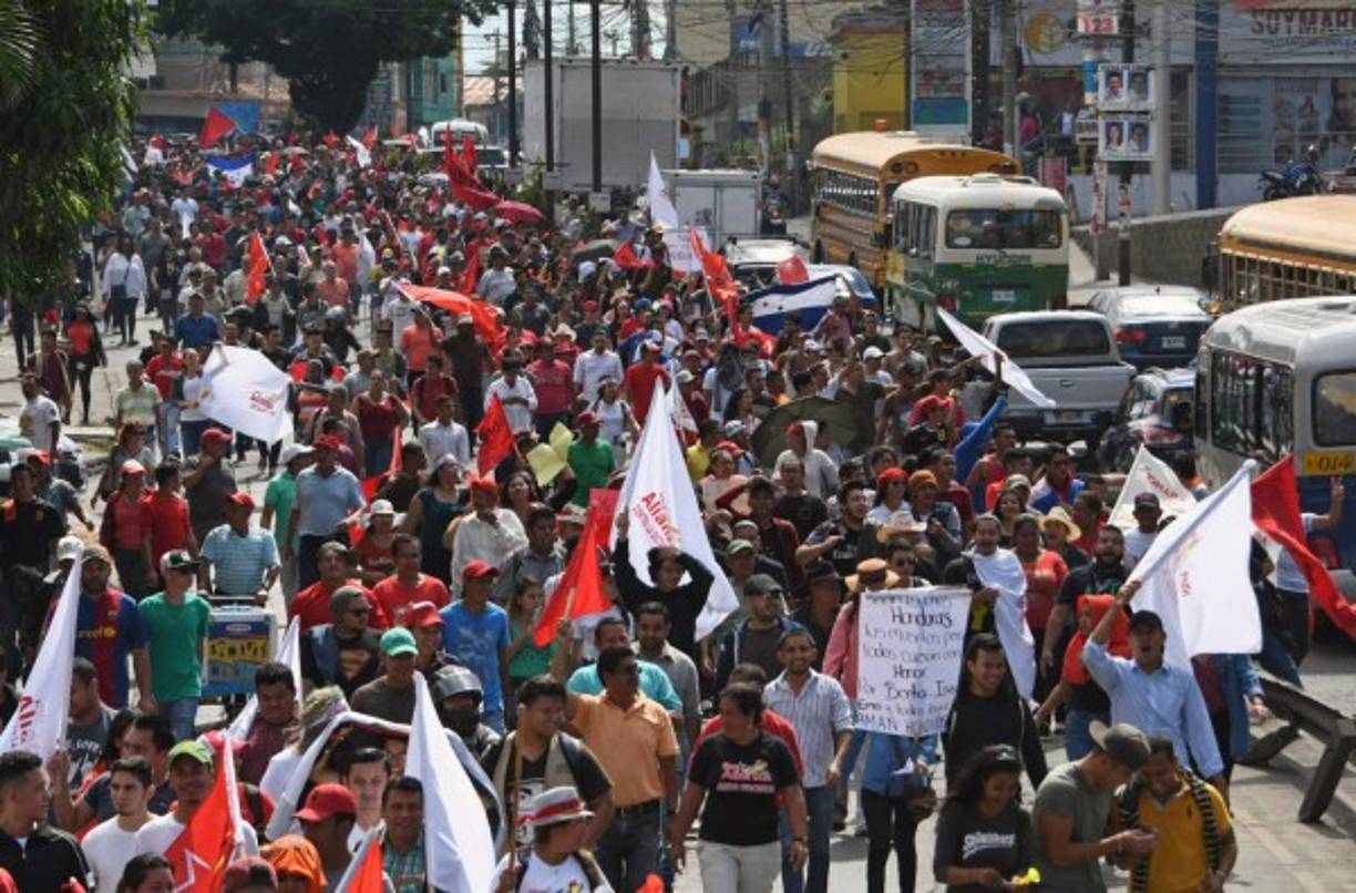 Salvador Nasralla llamó a la calma a sus simpatizantes la tarde del pasado martes; sin embargo, los convocó a 'defender el voto' frente al TSE.