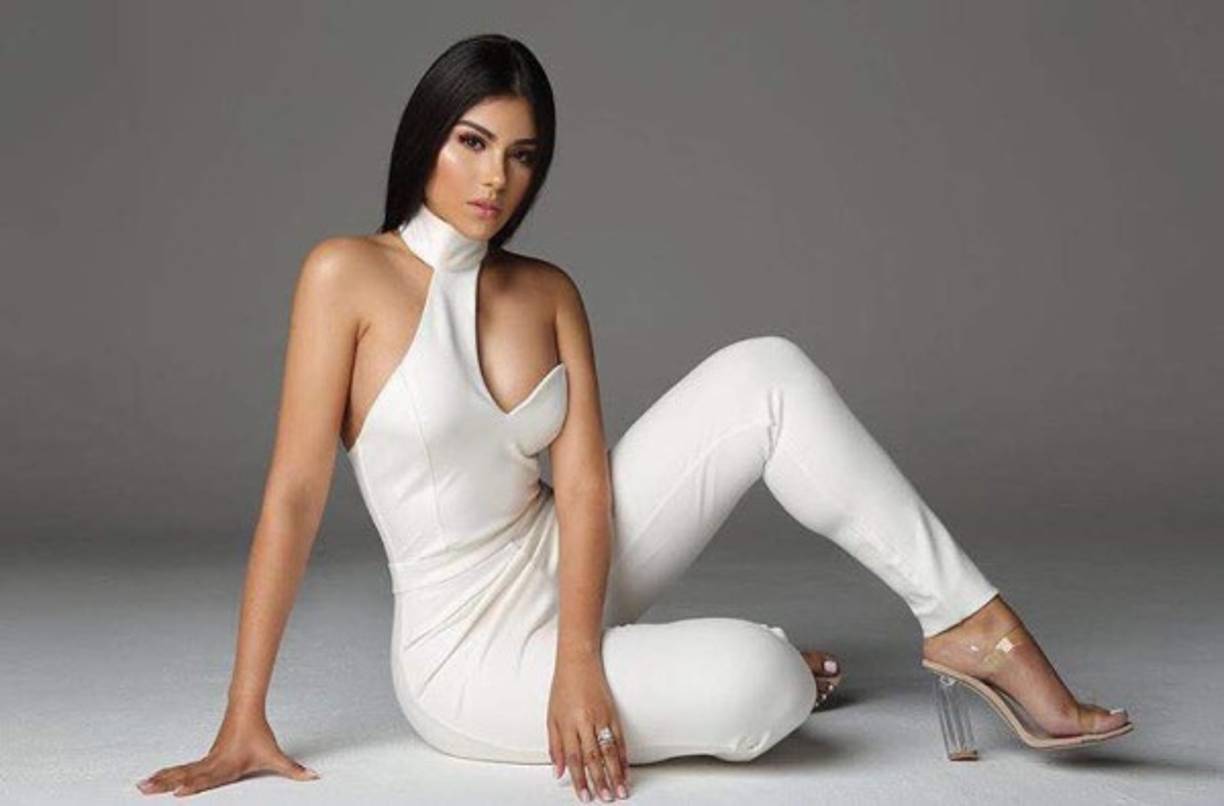 Por medio de sus redes sociales, Angélica colgaba fotos de su vida, a raíz que la noticia sobre su separación salió a flote, puso privada su cuenta de Instagram.