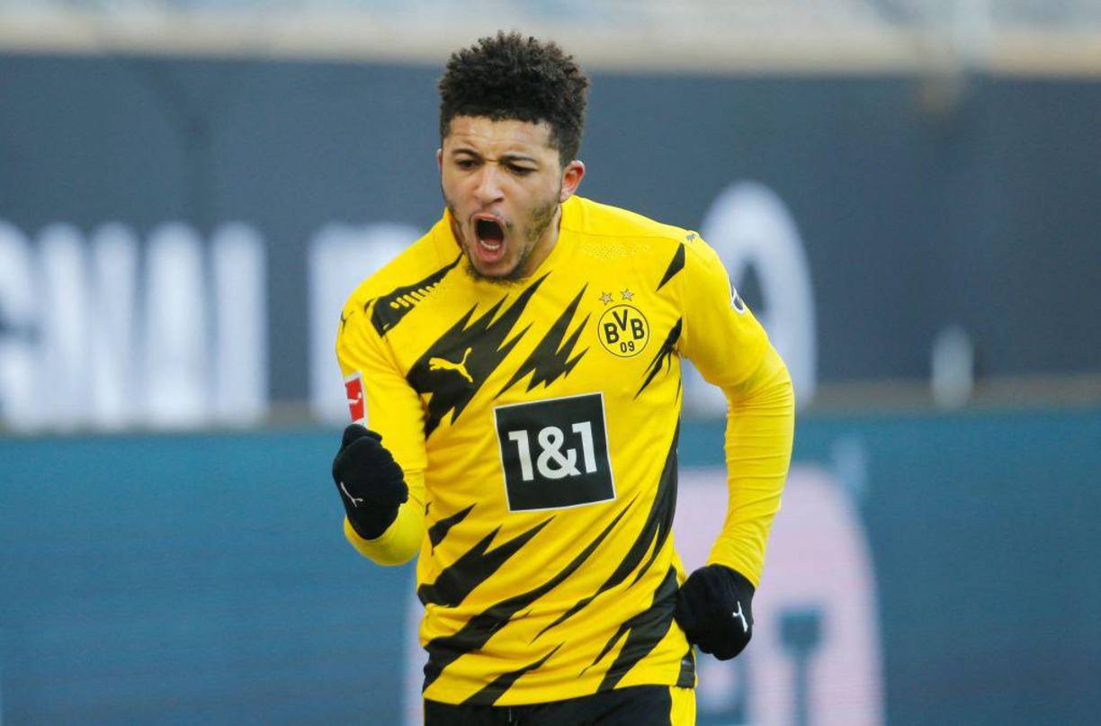 Informa Fabirzio Romano que el Borussia Dortmund está cerca de tener de regreso a Jadon Sancho. El acuerdo con el futbolista ya está en una etapa clave, el Manchester United, está dispuesto a aceptar la cesión, pero tendrá que pagar parte de su salario.