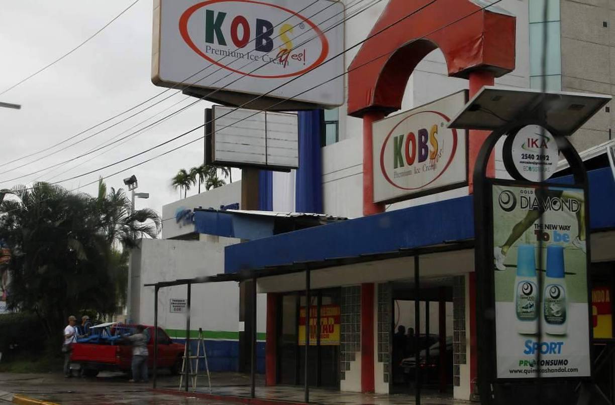 Helados Kobs nació en la avenida circunvalación de San Pedro Sula, específicamente en la 6 calle de la ciudad. Su nombre inicial fue Pops, ya que era una franquicia Centroaméricana, pero a los dos años de haber iniciado operaciones se cambiaron el nombre a Kobs y se constituyeron como una empresa totalmente hondureña. 