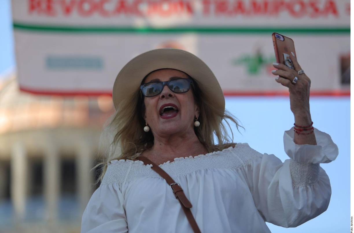 Laura Zapata afirma que Thalía no se ofreció en ningún momento a ayudarle a costear los gastos del cuidado de su abuelita mientras permaneció ingresada y que fue ella quien hizo frente en solitario a las facturas médicas.