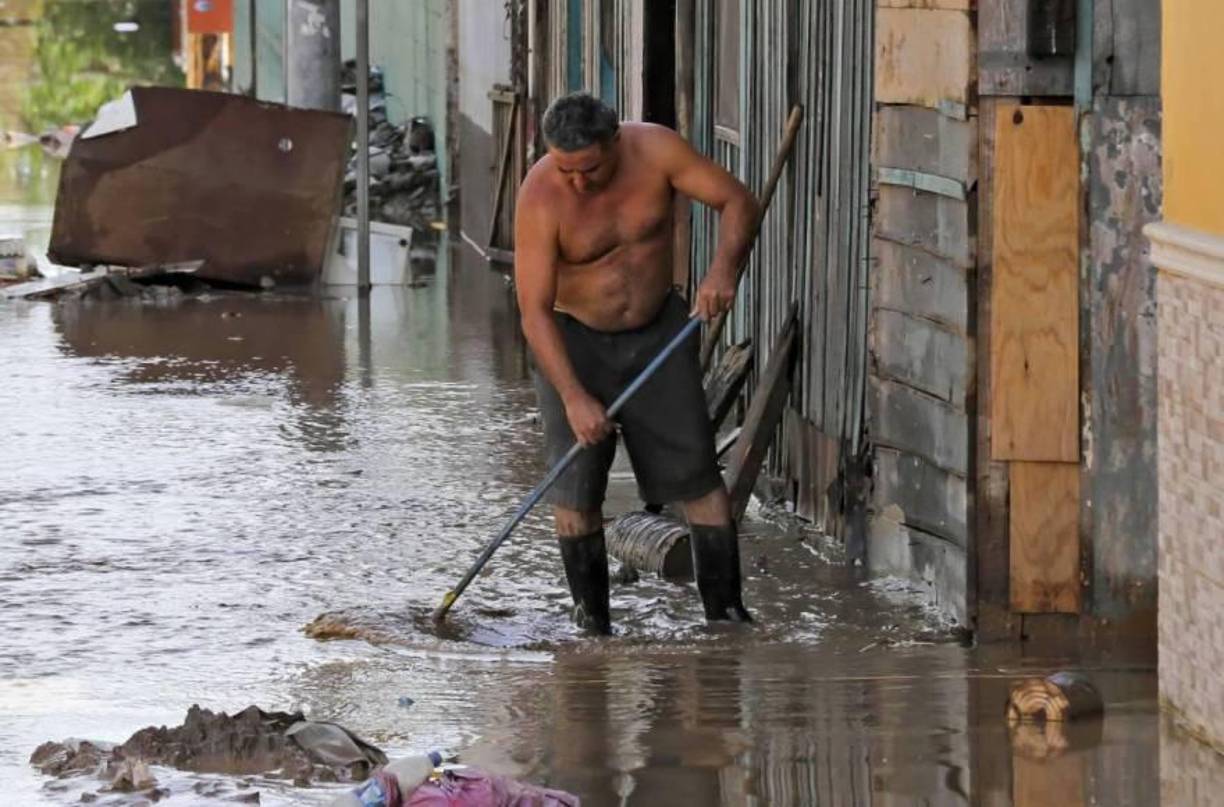 Según los pronósticos, el sistema permanecerá semiestacionario por 96 horas, lo cual significa que habrá lluvias constantes.