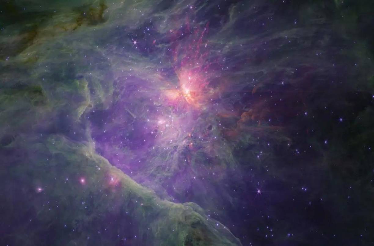 Un par de brillantes viveros estelares ubicados a 1,600 años luz de la Tierra, la Nebulosa de Orión y el Cúmulo del Trapecio albergan un puñado de estrellas muy jóvenes pero muy brillantes.