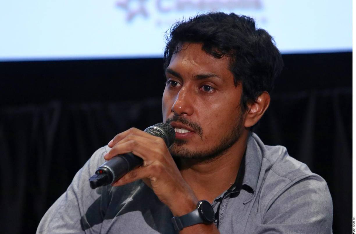 “Mi día predilecto del año es el Día de Muertos, es la tradición que más me gusta y es muy simbólica, llena de vida. además, es el anticipo del Guadalupe-Reyes, que yo lo empiezo antes: días de descanso, comida, fiesta, familia. es pasarla chingón hasta que el cuerpo aguante”, Tenoch Huerta, actor