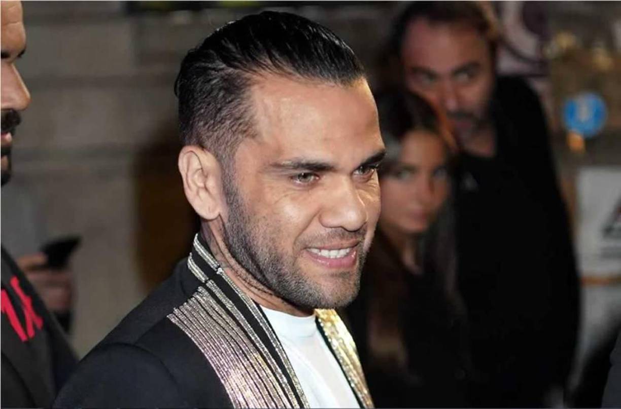 Dani Alves se habría quedado encerrado en la celda toda la mañana. Algo que denota que no estaba para nada contento con la decisión de la Audiencia de Barcelona.