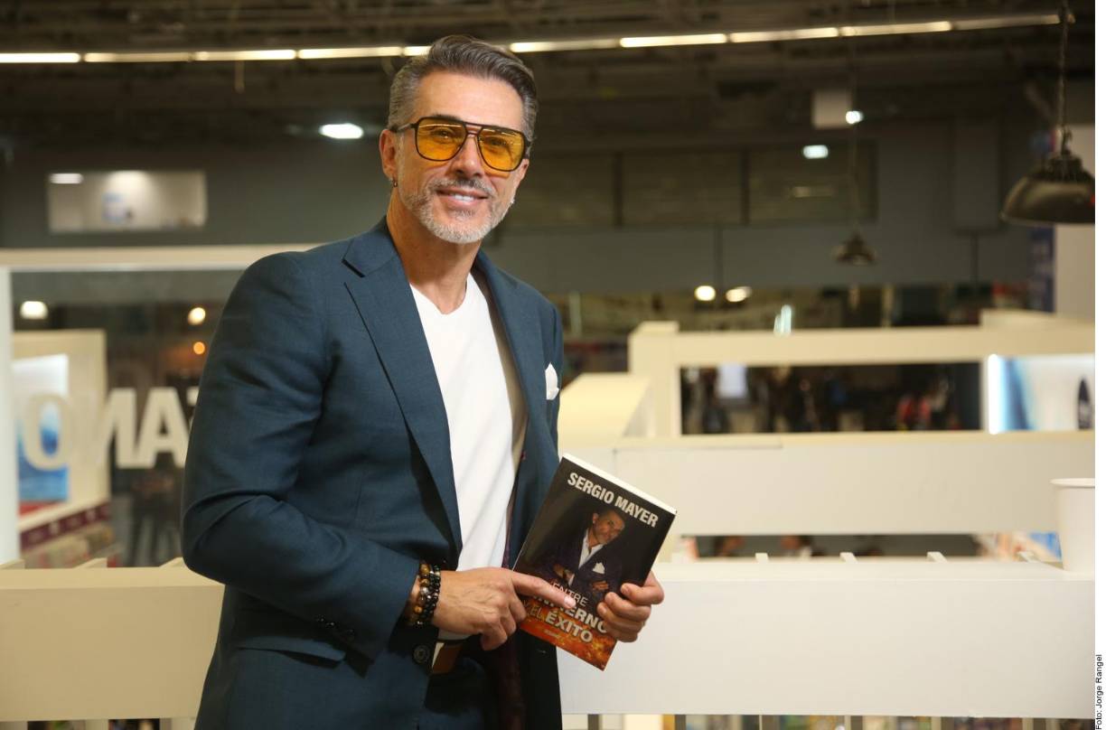 Luego del escándalo que han desatado las afirmaciones del libro de Anabel Hernández, Sergio Mayer decidió contar su verdad escribiendo su autobiografía. Mayer ingresó al mundo literario con la publicación de su libro Entre el Infierno y el Éxito, que estrenó en el arranque de la Feria Internacional del Libro de Guadalajara (FIL).