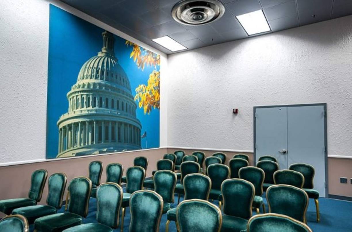 Una sala de prensa también fue incorporada a las instalaciones para que los parlamentarios puedan dirigirse a la nación en caso de ataque.