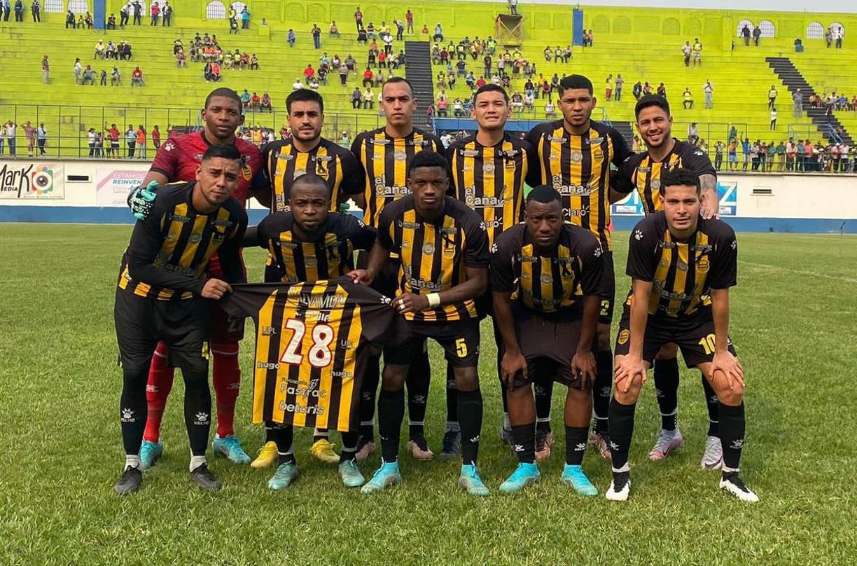 Real España - El presidente de la Máquina, Elías Burbara, confirmó en el programa ‘Minuto 90‘ lo que busca su equipo en el mercado de fichajes. “Buscamos un defensa, un contención, un armador y un centro delantero. Vamos a sumar un jugador por línea, hemos estado buscando las mejores opciones”.