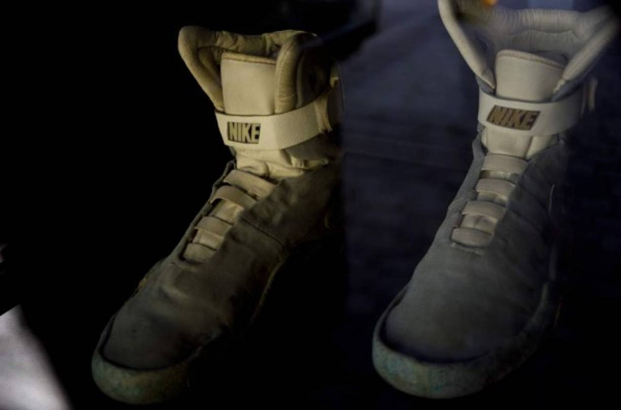 Las zapatillas originales utilizadas en el rodaje de la película 'Regreso al Futuro', son exhibidas en Chile. El filme cuenta las aventuras durante los viajes en el tiempo del joven Marty.
