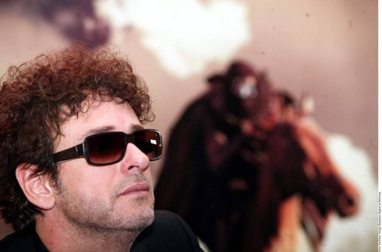 Colores Santos, Dynamo, Amor Amarillo, Sueño Stereo, Plan V, Bocanada, Canciòn Animal, Ruido Blanco son algunos de sus discos.