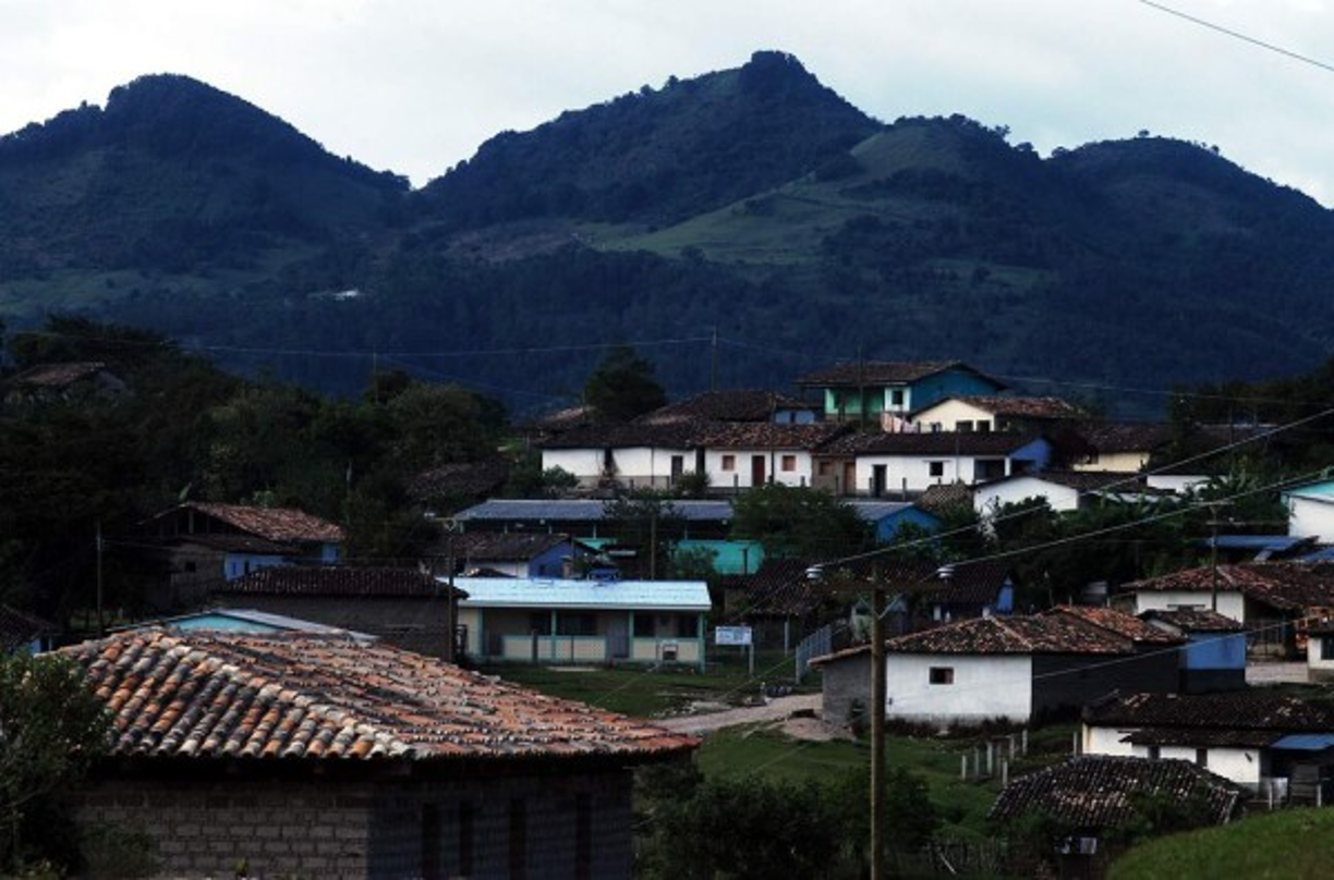 Santa Cruz, en el departamento de Lempira. Este municipio es poseedor de bastantes recursos forestales.