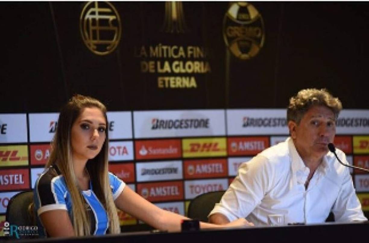 Desafortunadamente para Portaluppi, el Gremio no podrá jugar la fina de la Copa Libertadores 2018. En el partido de ida el Gremio le ganó 1-0 al River Plate de Argentina jugando como visitante.<br/><br/>Anteayer, en el de vuelta, perdió 2-1. Clasificó el equipo argentino por sus dos goles de visita. Antes de finalizar el juego con el empate 1-1, tras una jugada polémica, el árbitro recurrió al VAR y pitó penal en favor de los argentinos.<br/><br/>Luego, en la rueda de prensa, Renato Portaluppi calificó el penal sancionado en contra de su equipo como un robo.<br/>