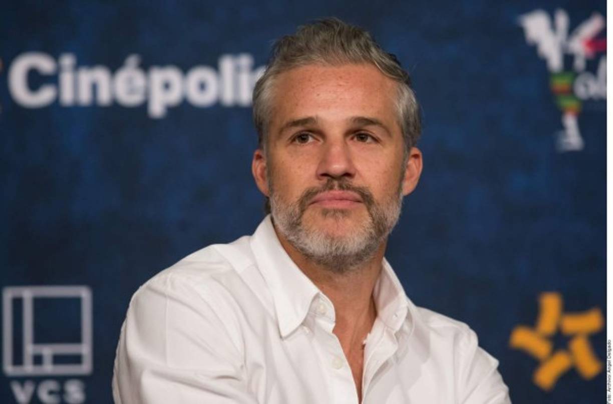 El actor Juan Pablo Medina, actualmente hospitalizado tras haber sufrido una trombosis, y por lo que se le tuvo que amputar la pierna derecha, es uno de los rostros más activos en la pantalla chica y grande de México, además de ser uno de los consentidos de la audiencia y estrellas nacionales.