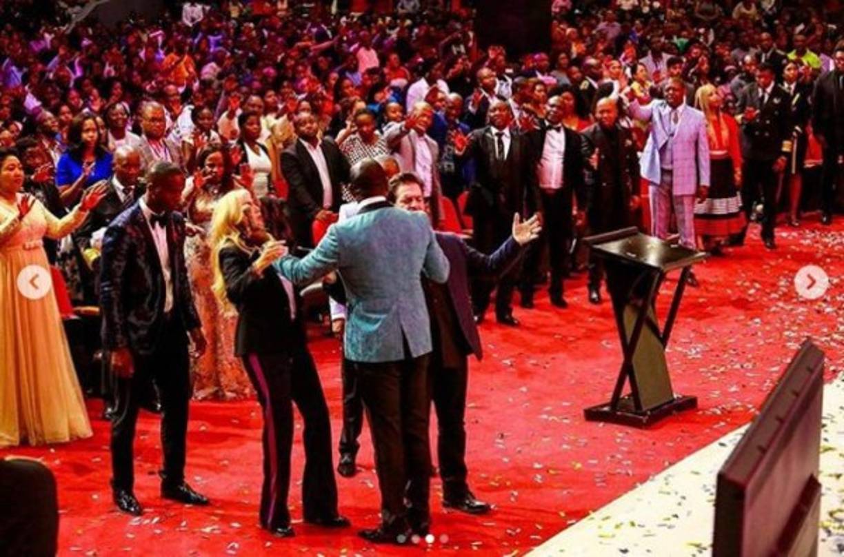 Pero el milagro de la 'resurrección' no es el único que se adjudica Alph Lukau, quien en su cuenta de Instagram dice 'Que Dios use mi vida para bendecir la tuya'.