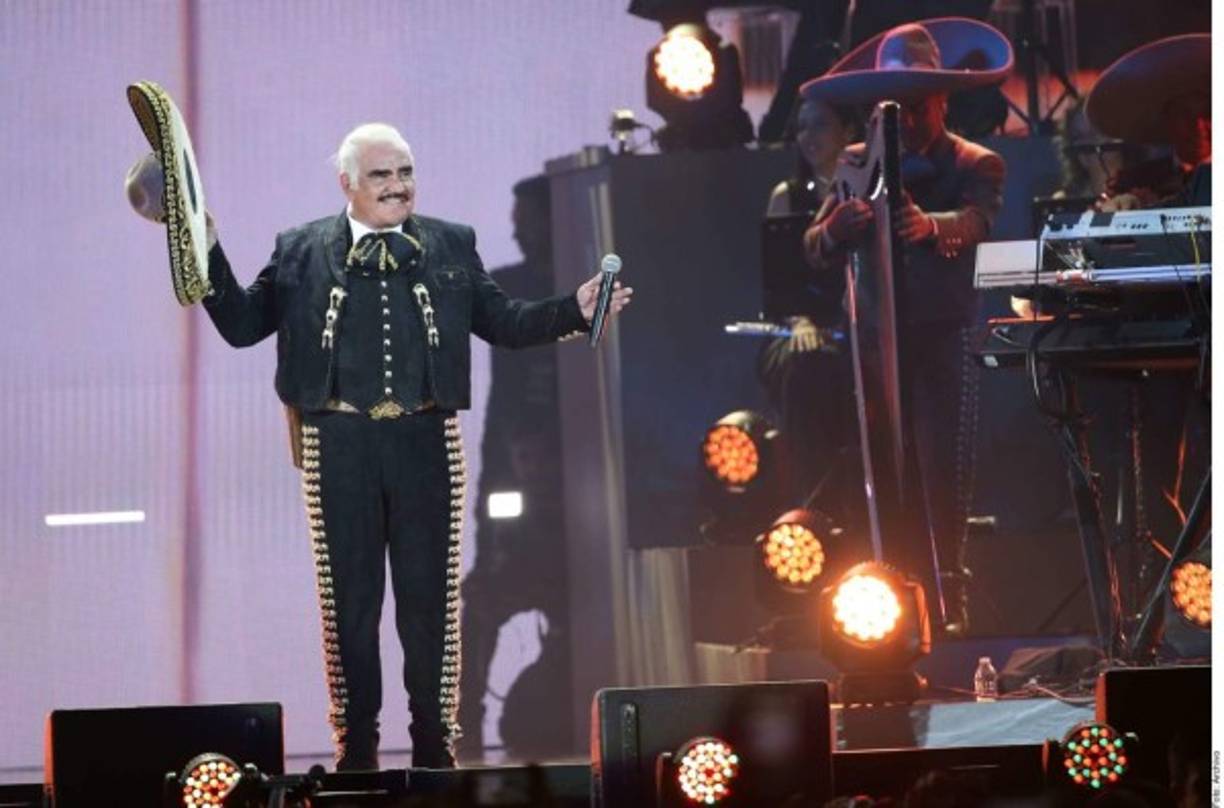 Y apenas hace un mes, en julio de 2021, al cantante se le internó por 2 días tras una infección en las vías urinarias. El intérprete también presentaba síntomas similares a los de Covid-19 pero se descartó que fuera positivo al padecimiento.