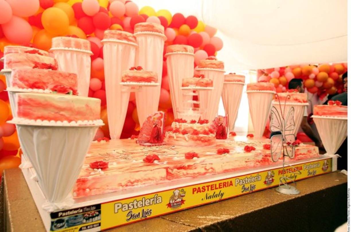 Hubo pastel para todos los invitados.