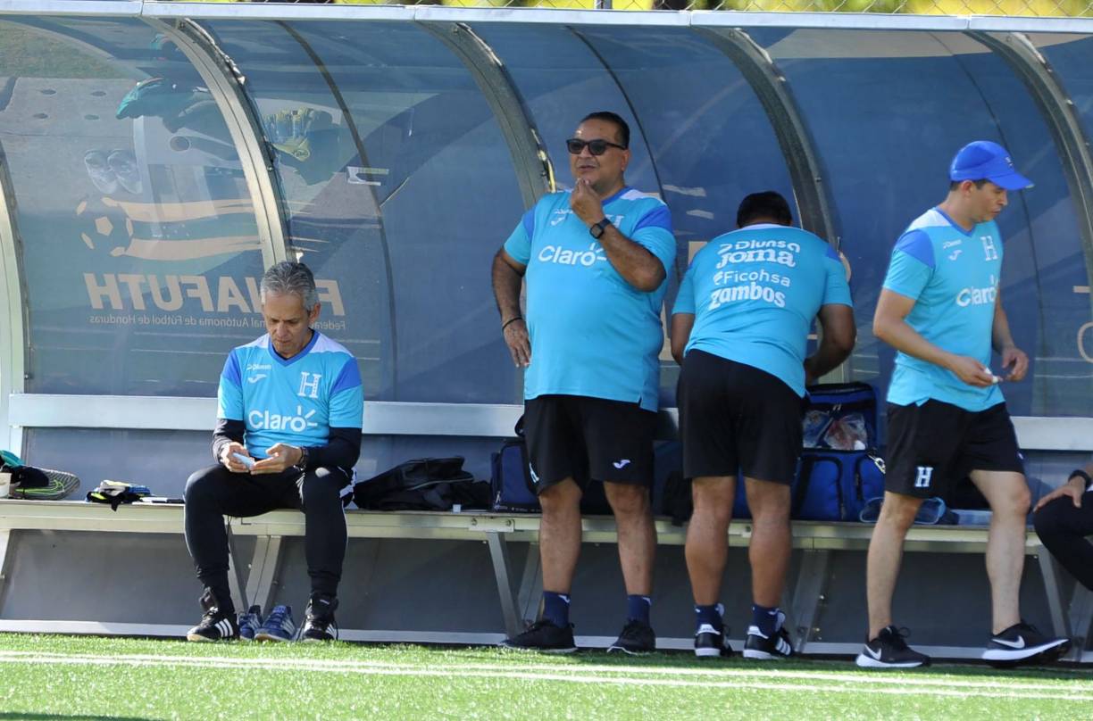 A Reinaldo Rueda lo acompañó el resto del cuerpo técnico. 