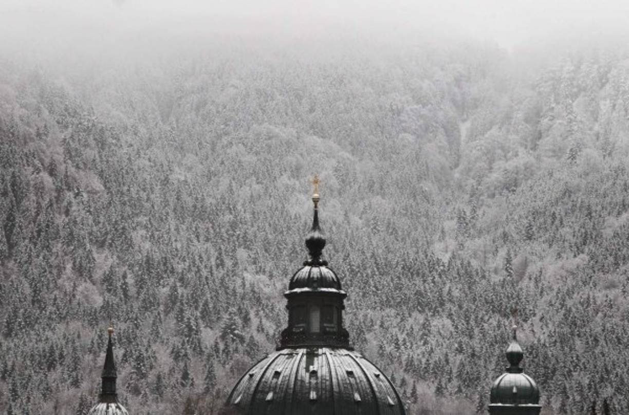 En Alemania también se registró la llegada del invierno con una fuerte tormenta de nieve.