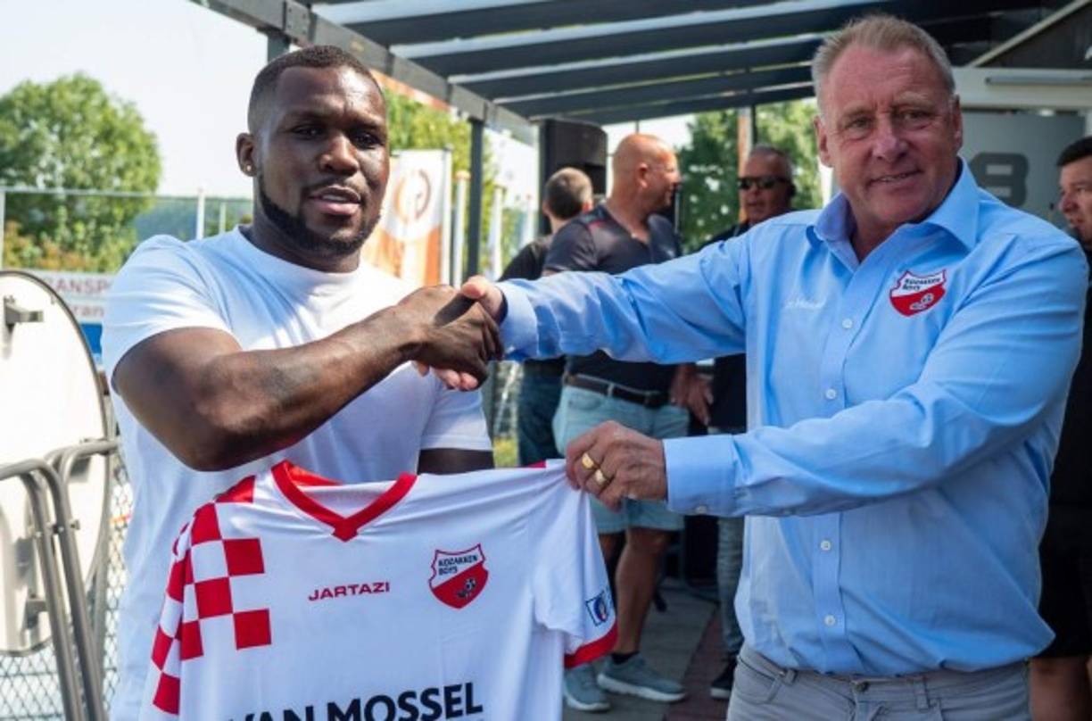 Drenthe fichó hace más de un año por el Kozakken Boys de la tercera división holandesa.