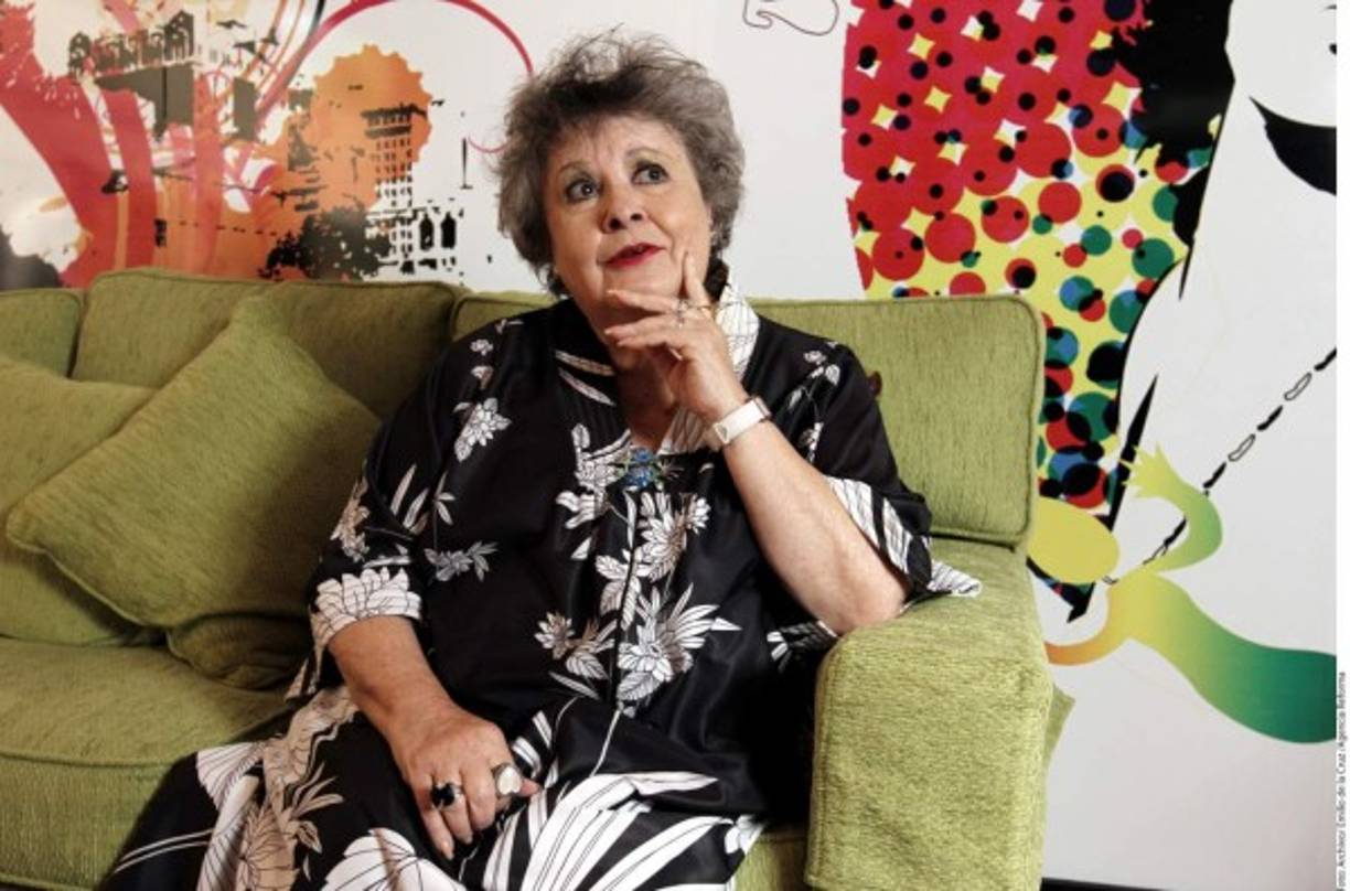 La actriz Evita Muñoz, de 79 años, falleció de un paro respiratorio, en un hospital de la Ciudad de México, al que ingresó hace ocho días.<br/>