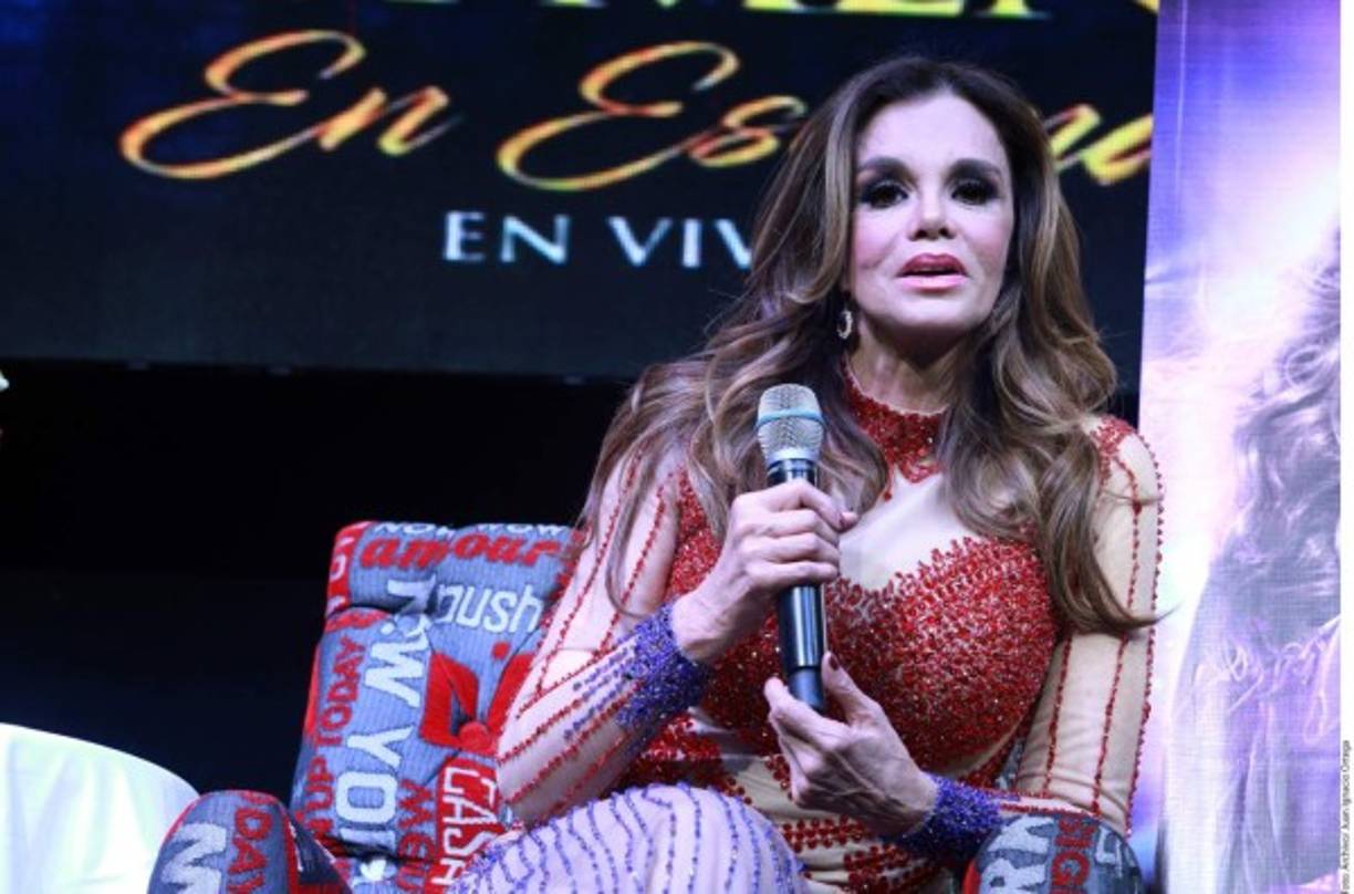 Méndez cuida de estar bien arreglada cada vez que está frente a las cámaras, sin embargo, en esta ocasión sorprendió por aparecer en redes sociales sin maquillaje.