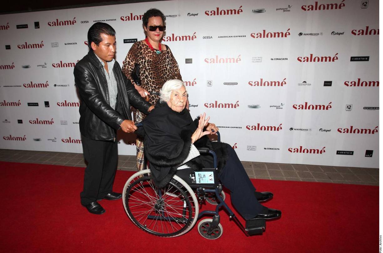 La famosa estrella, que reside en Miami, tampoco acudió a su funeral celebrado en Ciudad de México ni preguntó supuestamente cuánto se había gastado su hermana en despedir a la señora Eva como merecía.