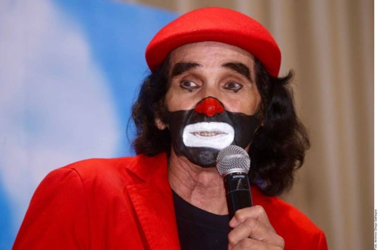 Al artista le sobreviven su esposa, tres hijos y cuatro nietos. 'A los nietos les duele en el alma porque, imagínate, su abuelito... Si con la gente era cariñosa, imagínate con los nietos', agregó la hija de Cepillín. La familia González se mostró agradecida con todo México por las muestras de cariño al 'Payasito de la Tele'.