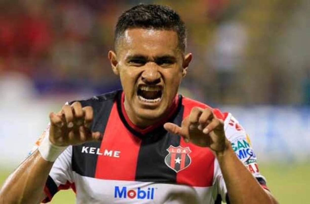 <br/>Roger Rojas: El delantero hondureño señaló que saldría del Alajuelense de Costa Rica siempre y cuando llegue una buena oferta para salir del fútbol tico. Se menciona que en Colombia y Asia lo quieren.