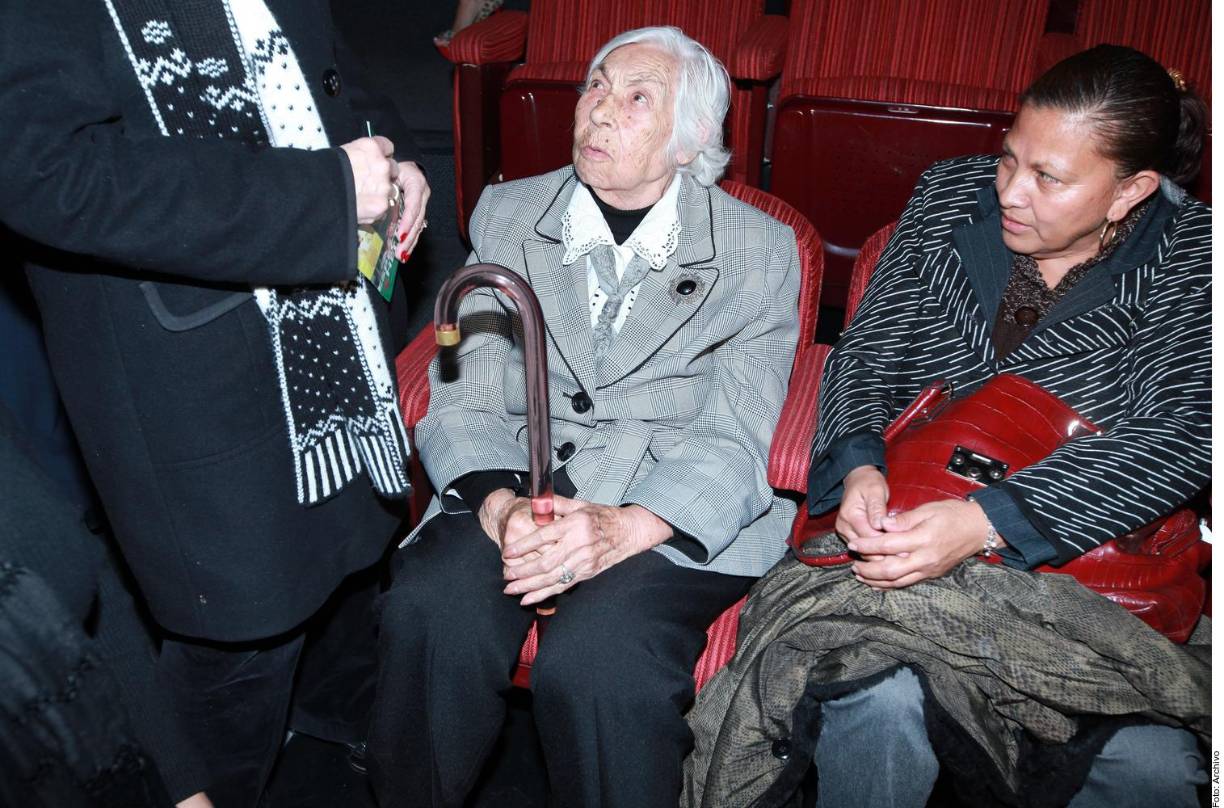 Tristemente, Eva Mange (centro) falleció el pasado mes de junio y en menos de un mes las tensiones ya han vuelto a resurgir entre las dos actrices.