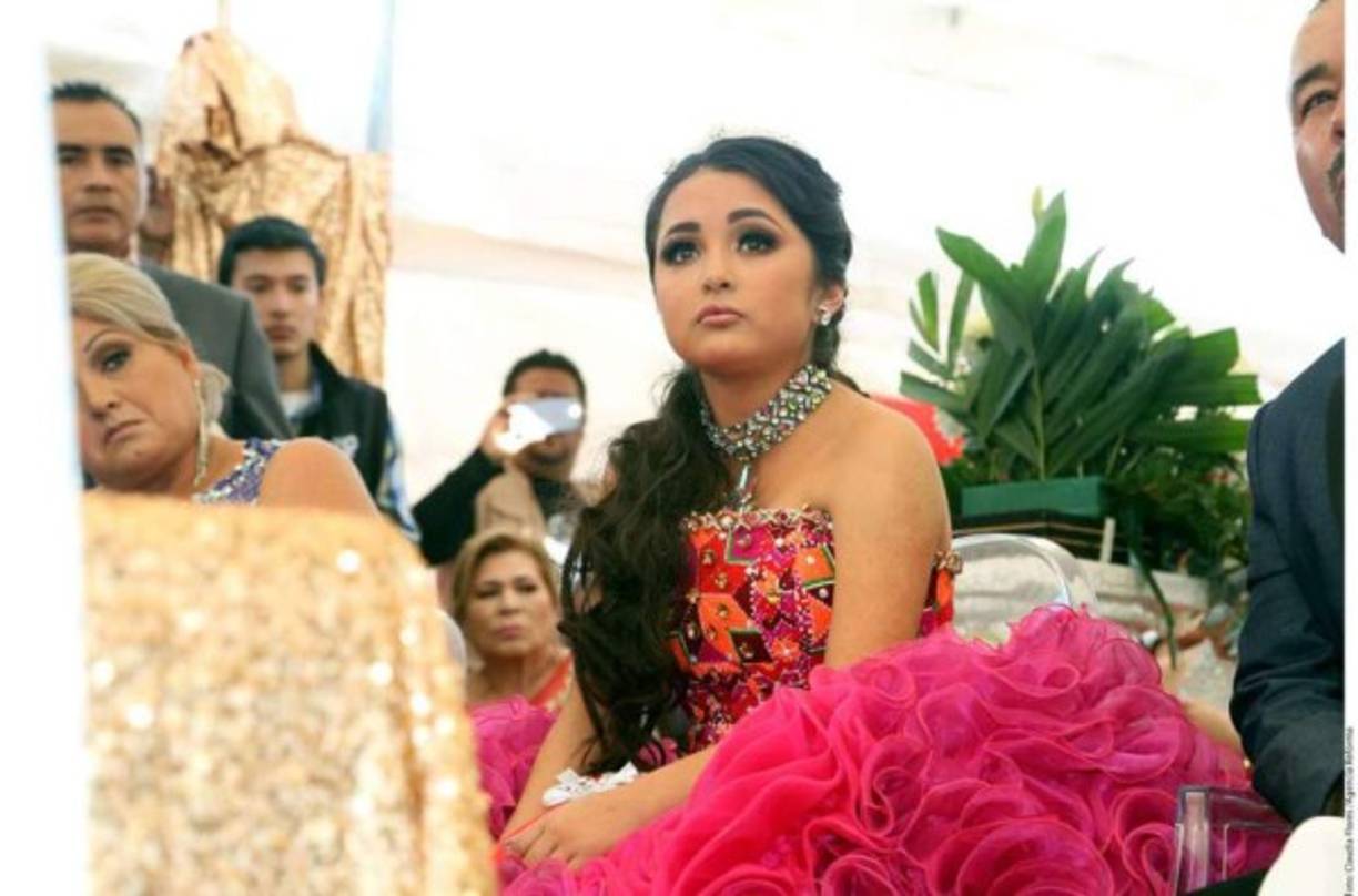 De la niña que se hizo famosa al viralizarse la invitación de su fiesta de quinceaños en La Joya, San Luis Potosí, poco queda, porque Rubí Ibarra García, en su faceta de cantante ha decidido explotar su lado sexi.