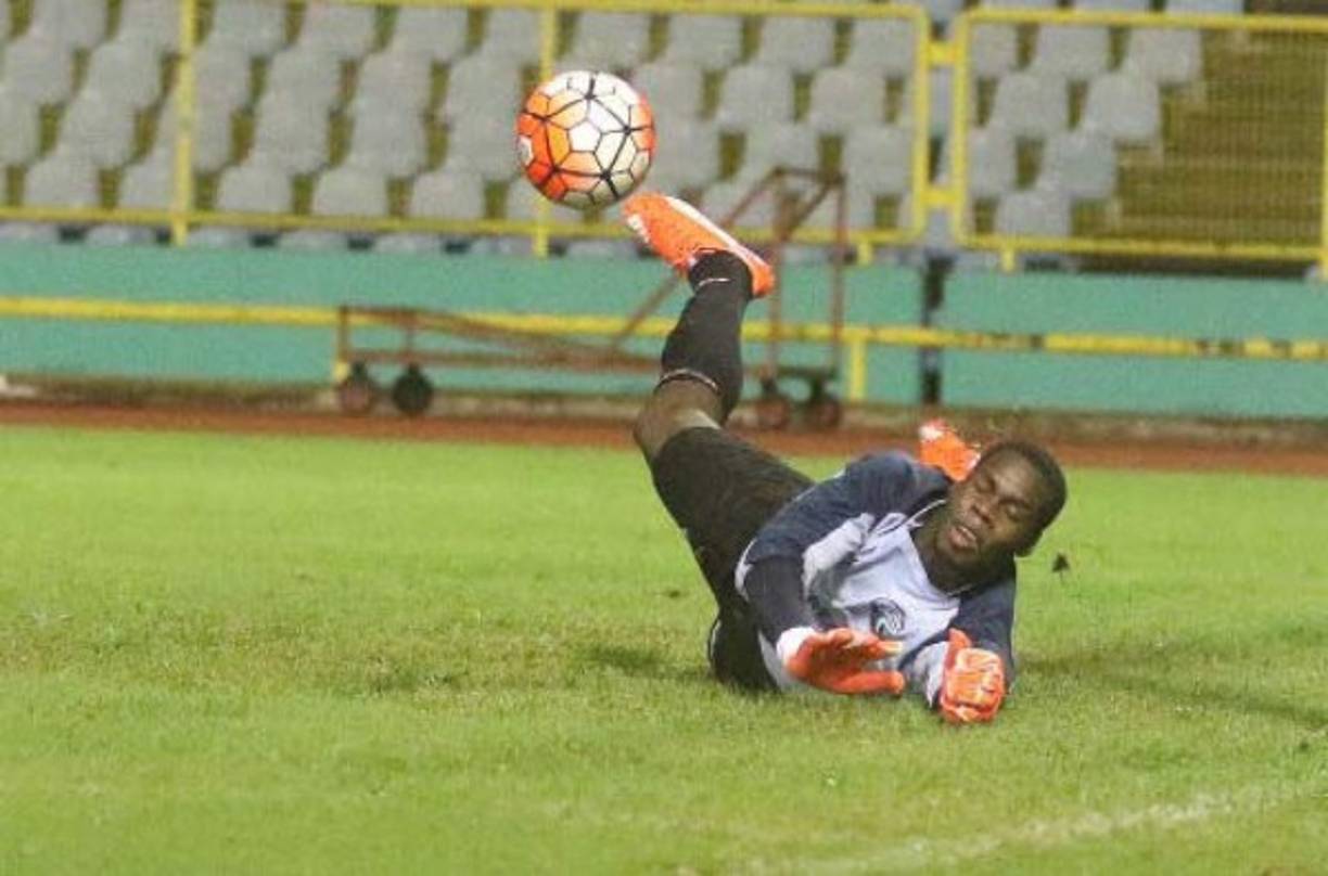 Julani Archibald: El portero de la selección nacional de fútbol de Saint Kitts y Nevis es nuevo refuerzo del Real de Minas que busca por no descender en Honduras. Cuenta con 27 años de edad y ha jugado la Liga de Campeones de Concacaf.