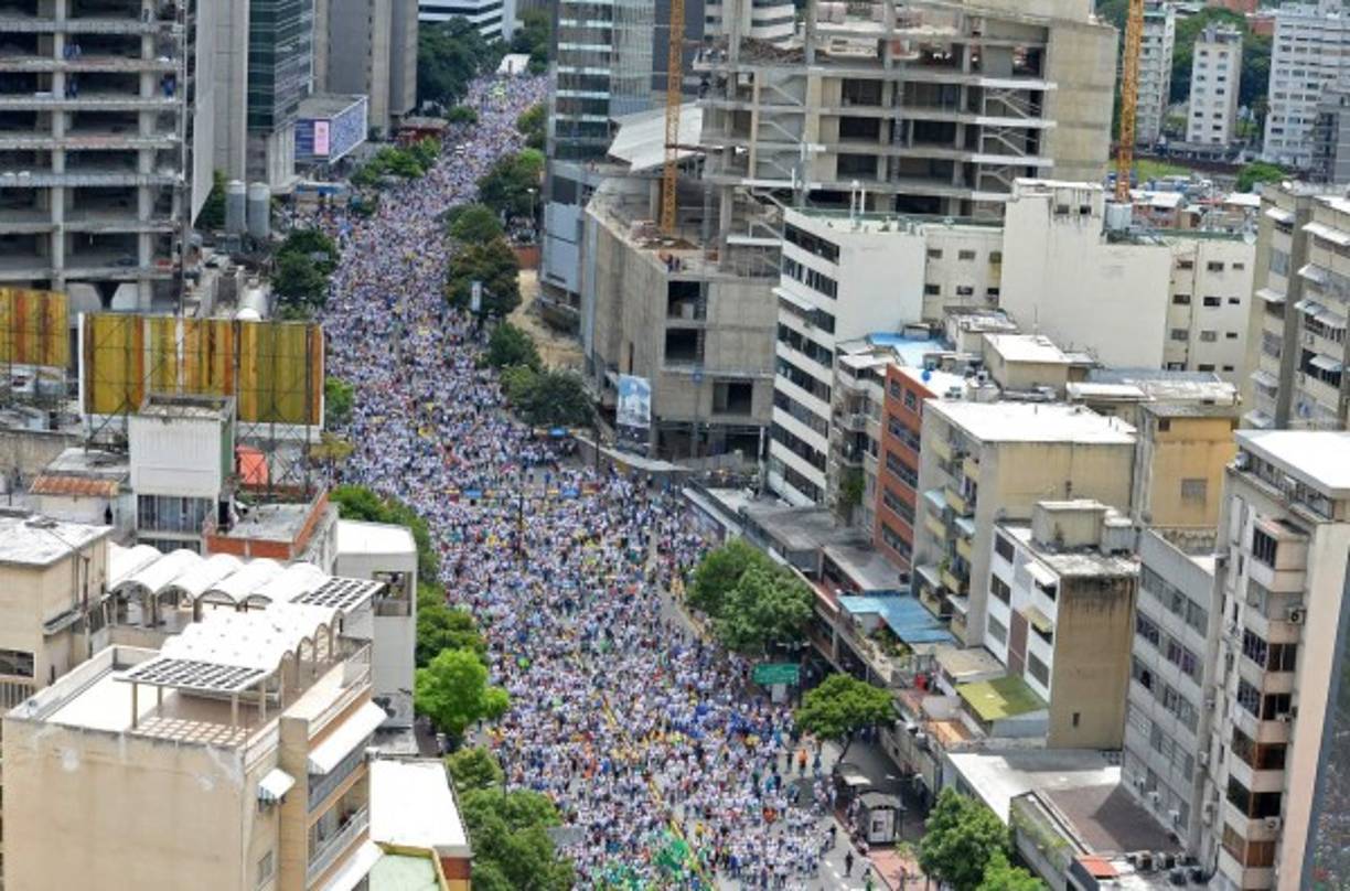 En tanto, en Venezuela, más de un millón de personas participaron en la Toma de Caracas para exigir al Tribunal Supremo Electoral la fecha para el referendo revocatorio contra el presidente Nicolás Maduro.