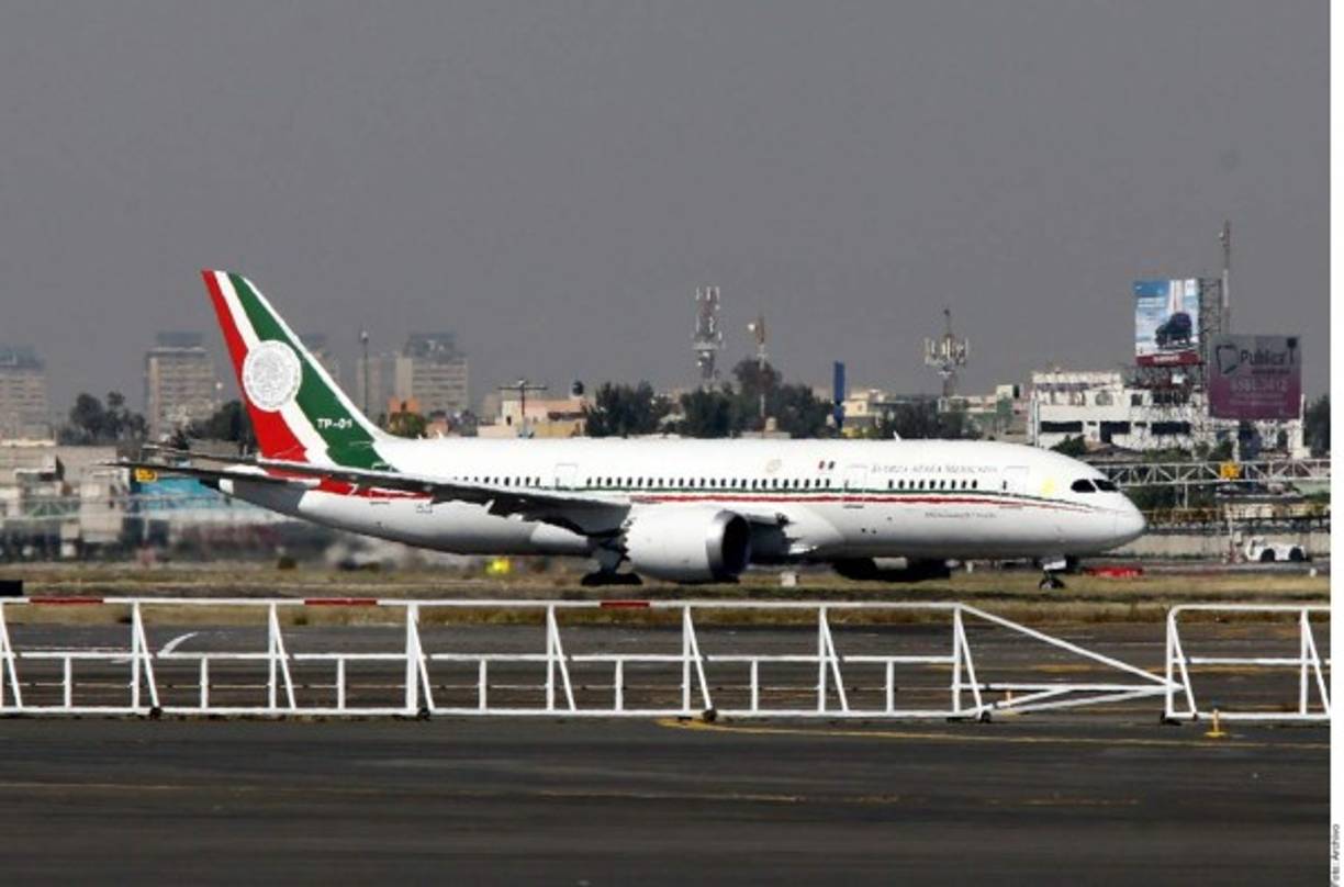 Desde que estaba en campaña rumbo a la presidencia, el presidente Andrés Manuel López Obrador señaló que no usaría el avión, que tuvo un costo aproximado de unos 387 millones de dólares, porque hacerlo era 'una ofensa para el pueblo' y optó por viajar en aerolíneas comerciales como lo ha hecho desde que inició su Administración el 1 de diciembre de 2018.