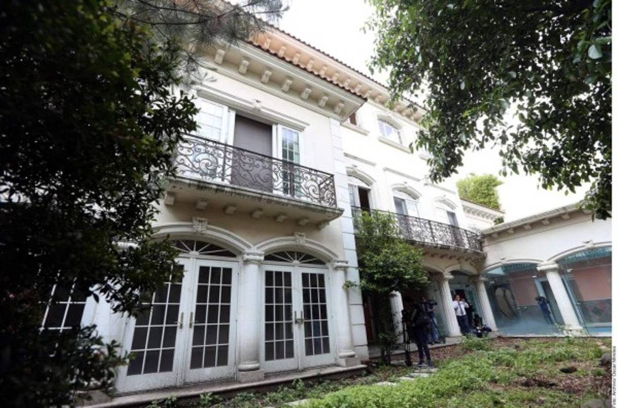 La casa fue vendida a pesar de que su dueño, acusado de lavado de dinero y tráfico de drogas, interpuso un amparo ante un juez de Distrito a fin de evitar la subasta de su propiedad.