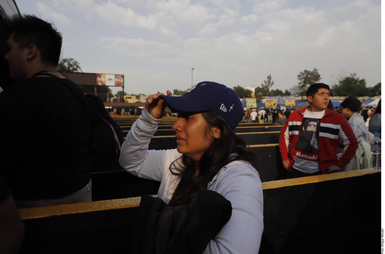 “Éramos más de 200 personas en la fila de Playa Pit Poniente y regresaron a más de la mitad de la fila porque les decían que su boleto estaba cancelado”.