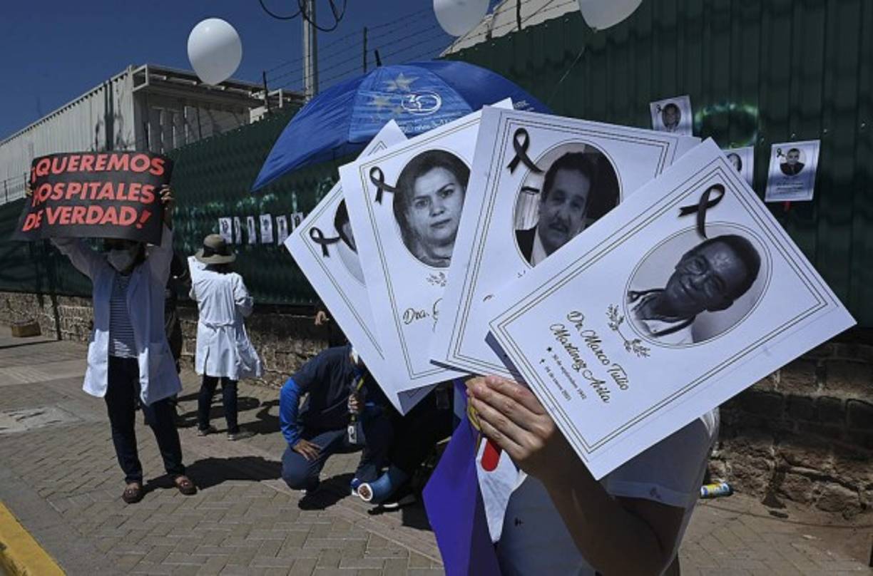 El vicepresidente del CMH, Samuel Santos, denunció en declaraciones a la estación local Radio cadena Voces que Honduras ha quedado fuera de las primeras entregas de vacunas contra el covid-19 porque la Organización Mundial de la Salud (OMS) dio prioridad a los países que reportan más alta mortalidad.