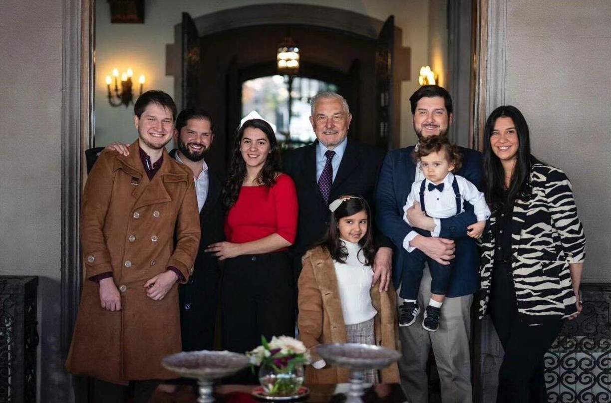 El presidente de Chile, Gabriel Boric, anunció este martes a través de su cuenta de Instagram que será padre por primera vez, fruto de la relación que mantiene con la jugadora de baloncesto chilena Paula Carrasco.